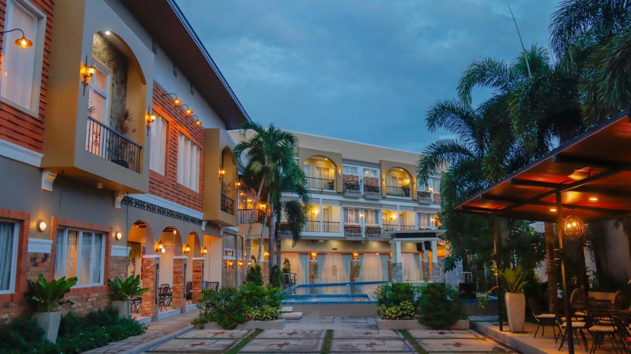 Ragazzi Resort Hotel Naga  Esterno foto